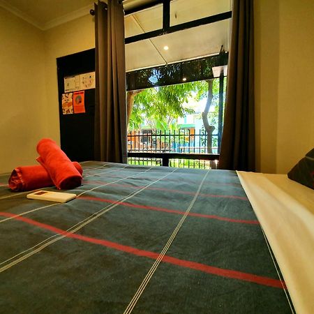 Jump Inn Alice Budget Accommodation Alice Springs Ngoại thất bức ảnh