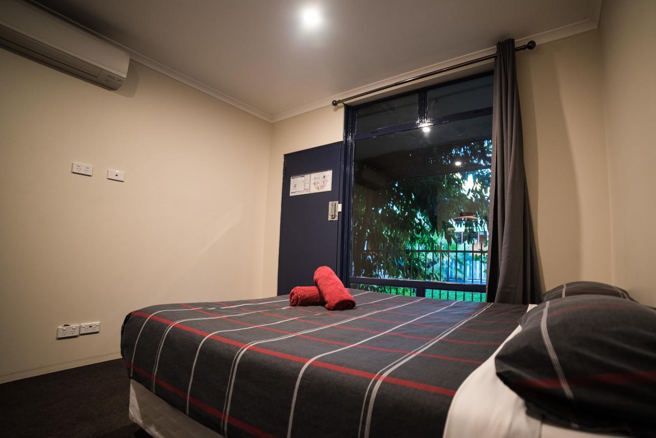 Jump Inn Alice Budget Accommodation Alice Springs Ngoại thất bức ảnh