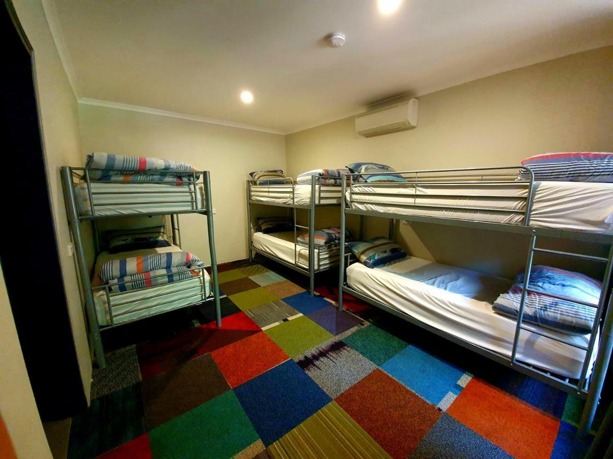 Jump Inn Alice Budget Accommodation Alice Springs Ngoại thất bức ảnh